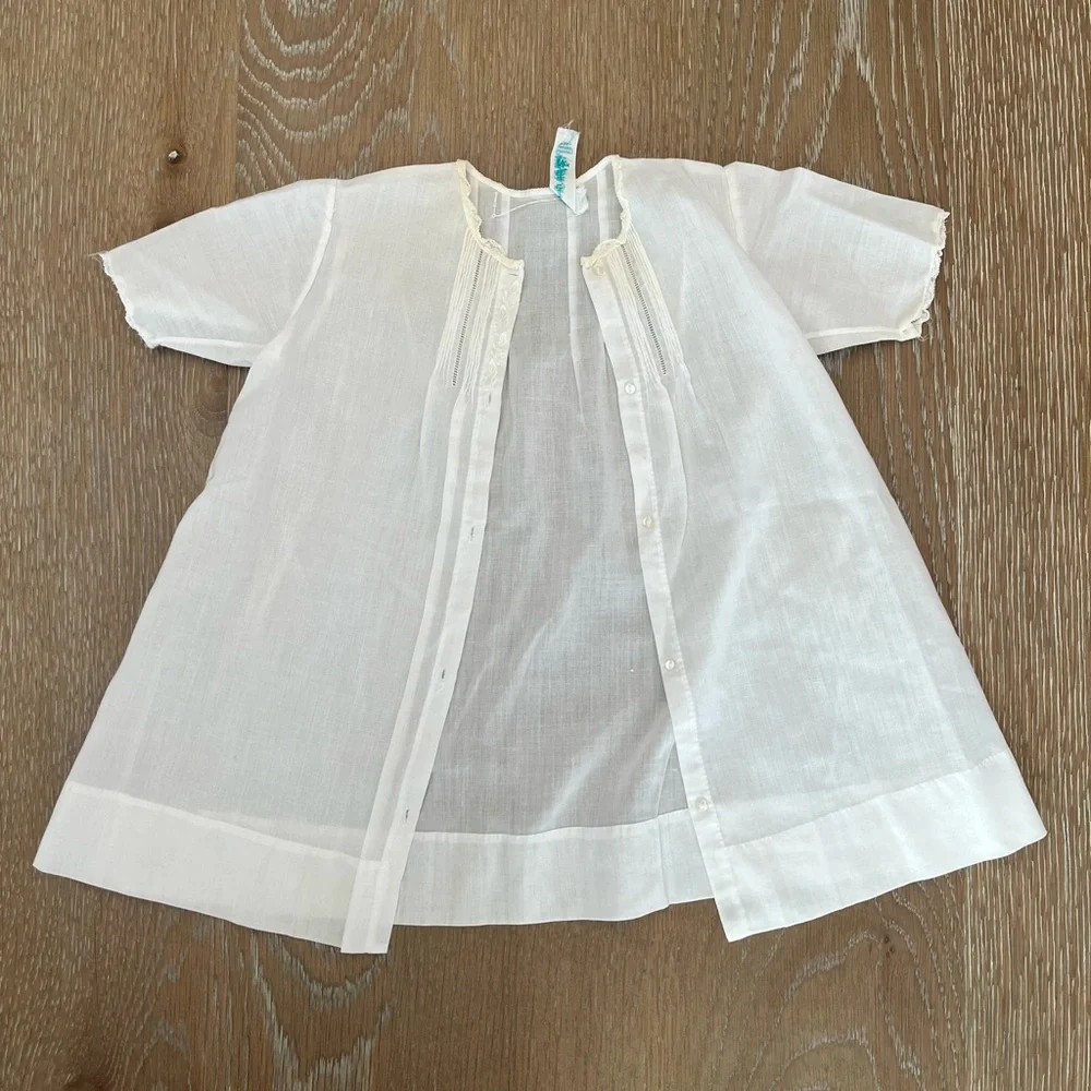 Feltman Bros Vintage white baby gown with overcoat white buttons infant 0-3 mos‎